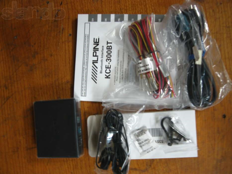 Bluetooth модуль Alpine KCE 300BT 2