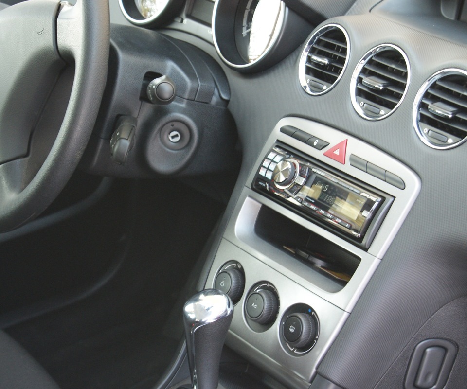 перехідна рамка на мафон - Peugeot 308 2