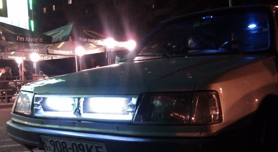 грати радіатора, що світяться, шильдик (ніштяки) 1