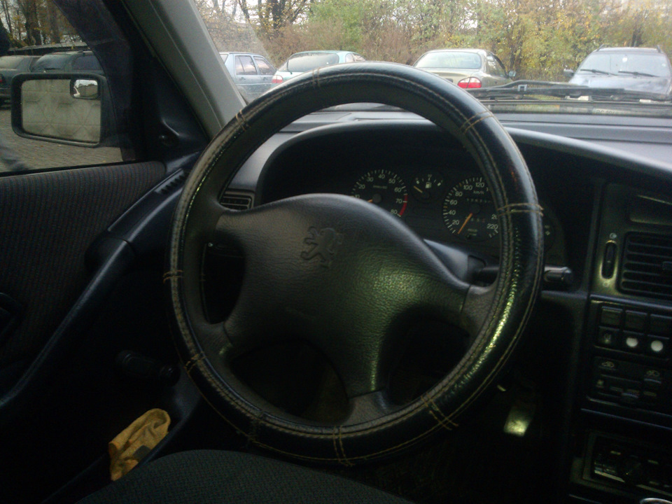 Смачності:) Кермо Peugeot 406 і пластикова обшивка багажника. 1
