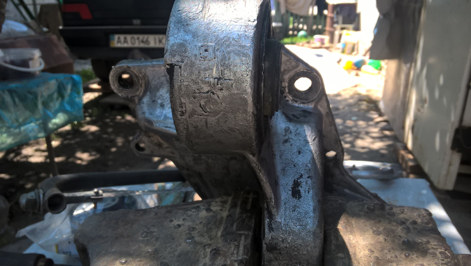 Задня подушка пежо 405-заміна 5