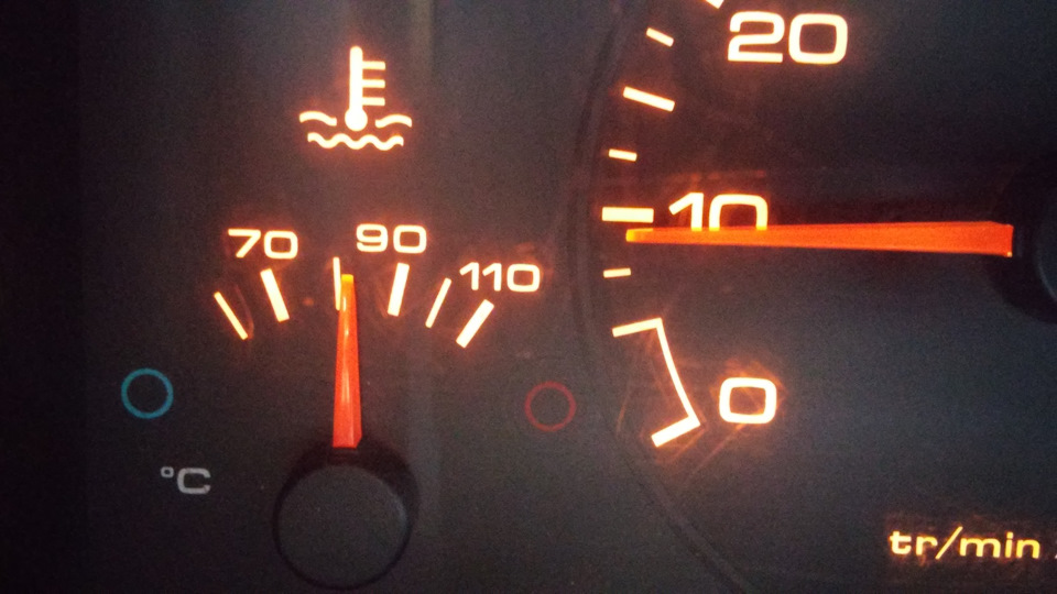 Заміна термостата з 82° на 88° Peugeot 405 1