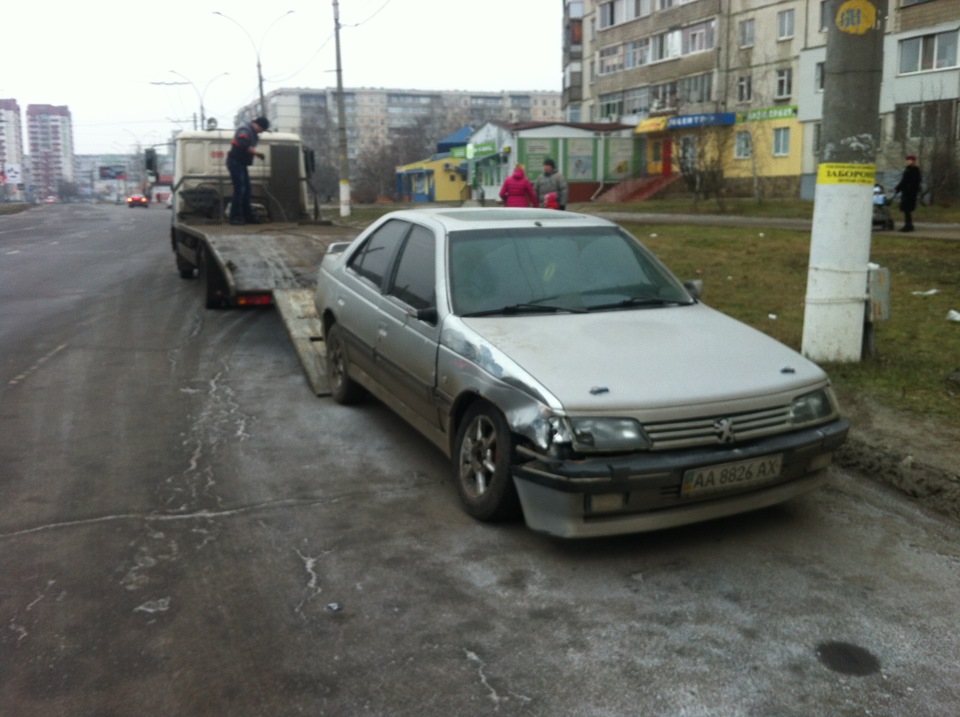 Машина в гаражі, детальніший огляд після ДТП 1