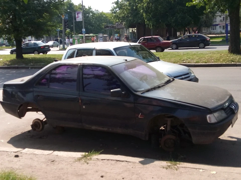 Пежо 405 чекає на господаря!