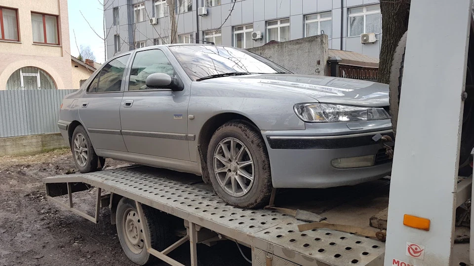 Обзавівся гірляндою в машині