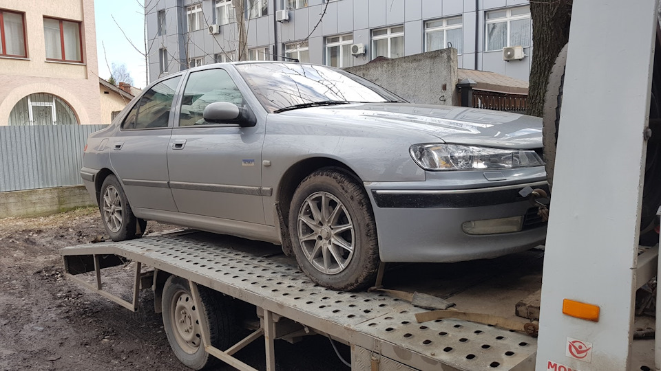 Обзавівся гірляндою в машині 1