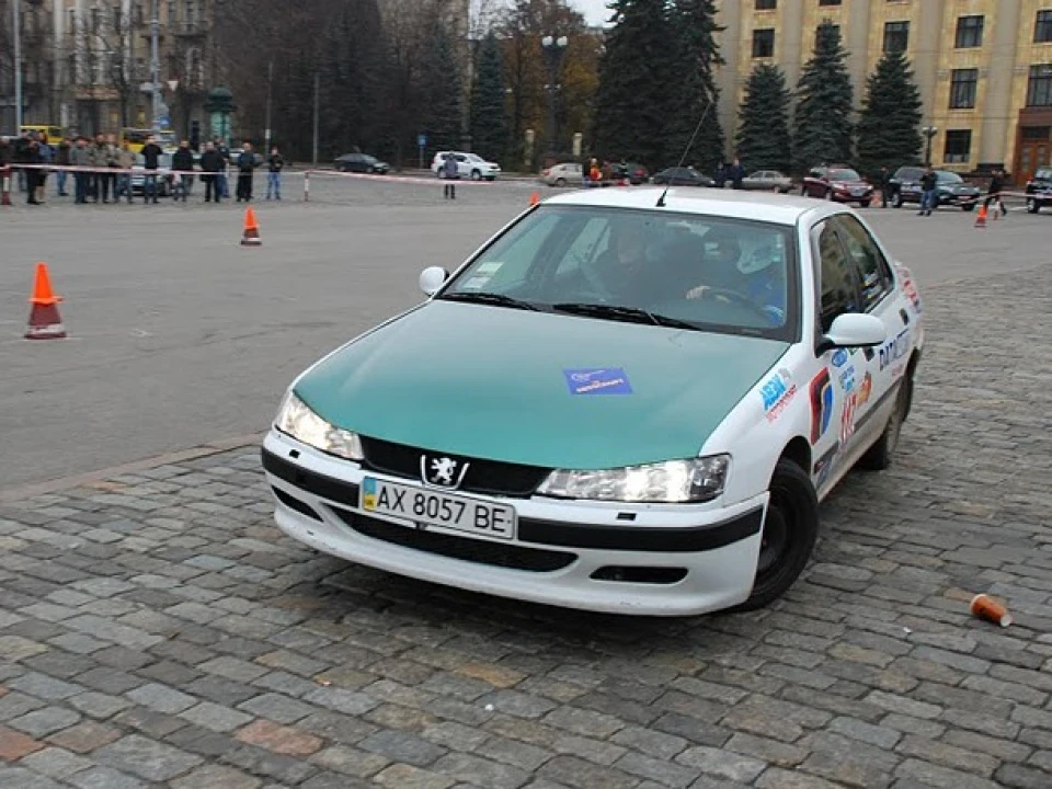 Фари та капот