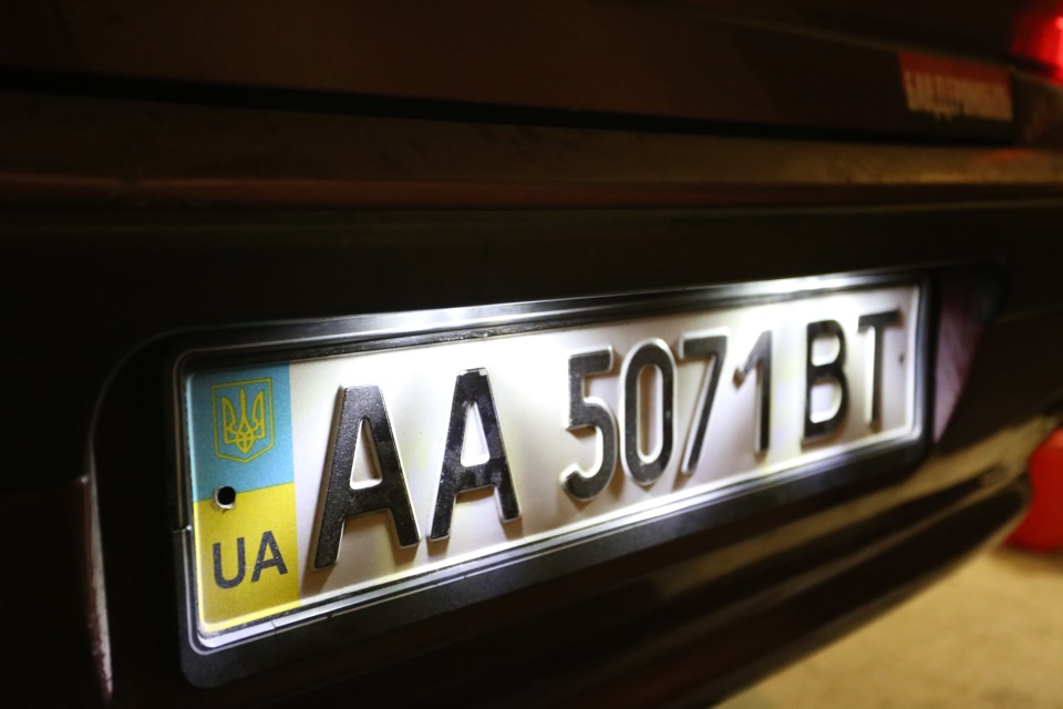 Підсвічування номерного знака 5