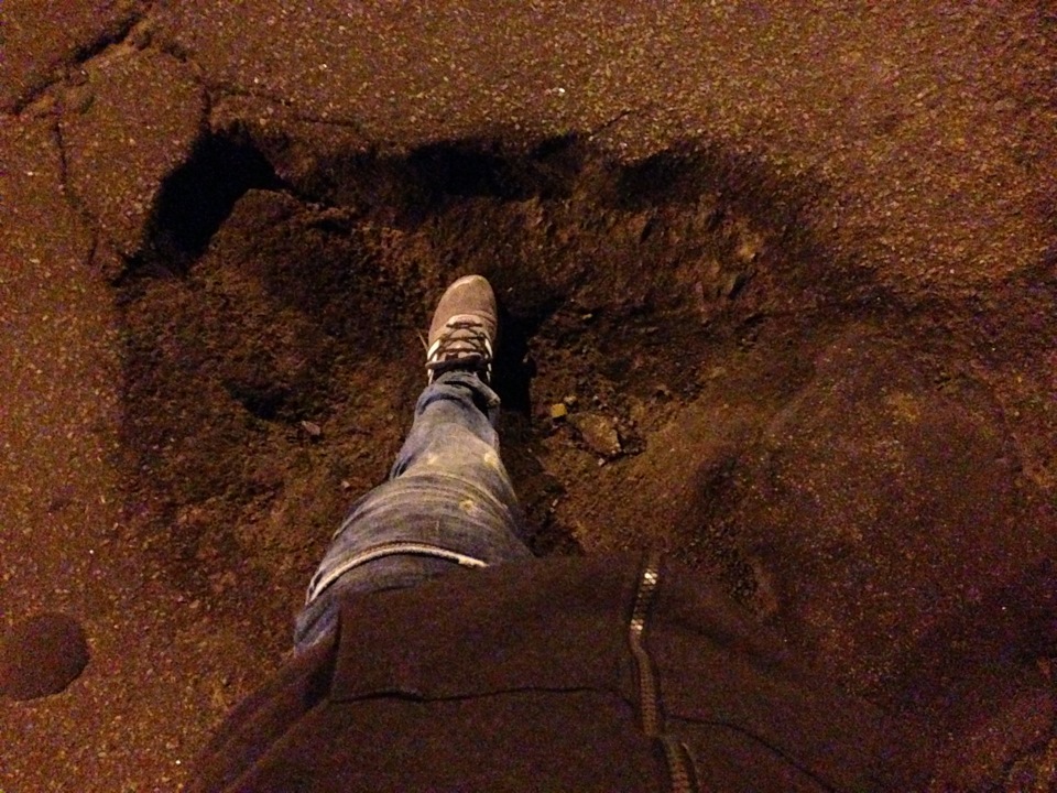 Влетів у прірву))) розміром з кратор)))) 1