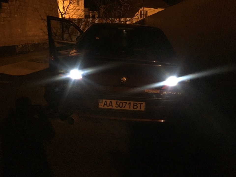 Заміна лампочок заднього ходу) 2
