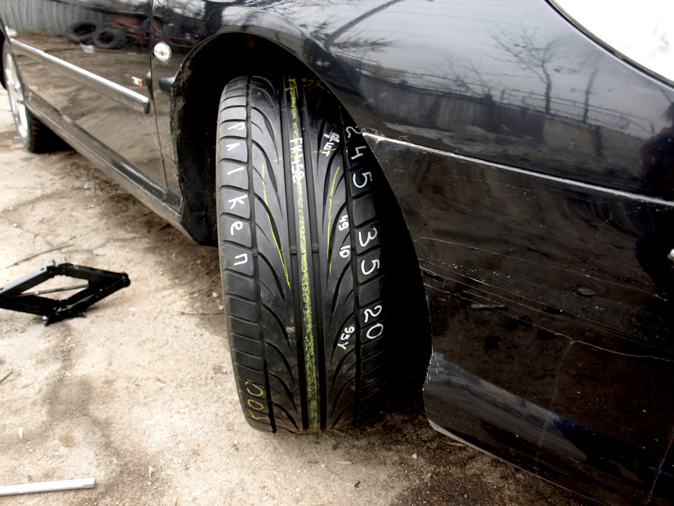 Falken Azenis FK452 R20 245\35 + подовжені болти 1