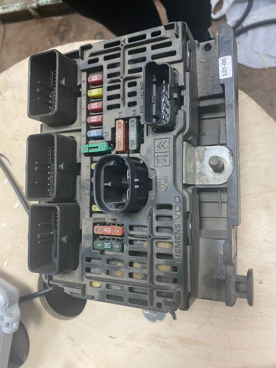 Може, кому потрібен блок запобіжників l01 1