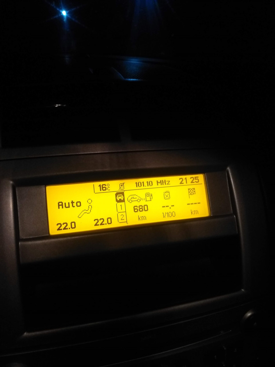 Заміна дисплейного модуля на Peugeot 407 3