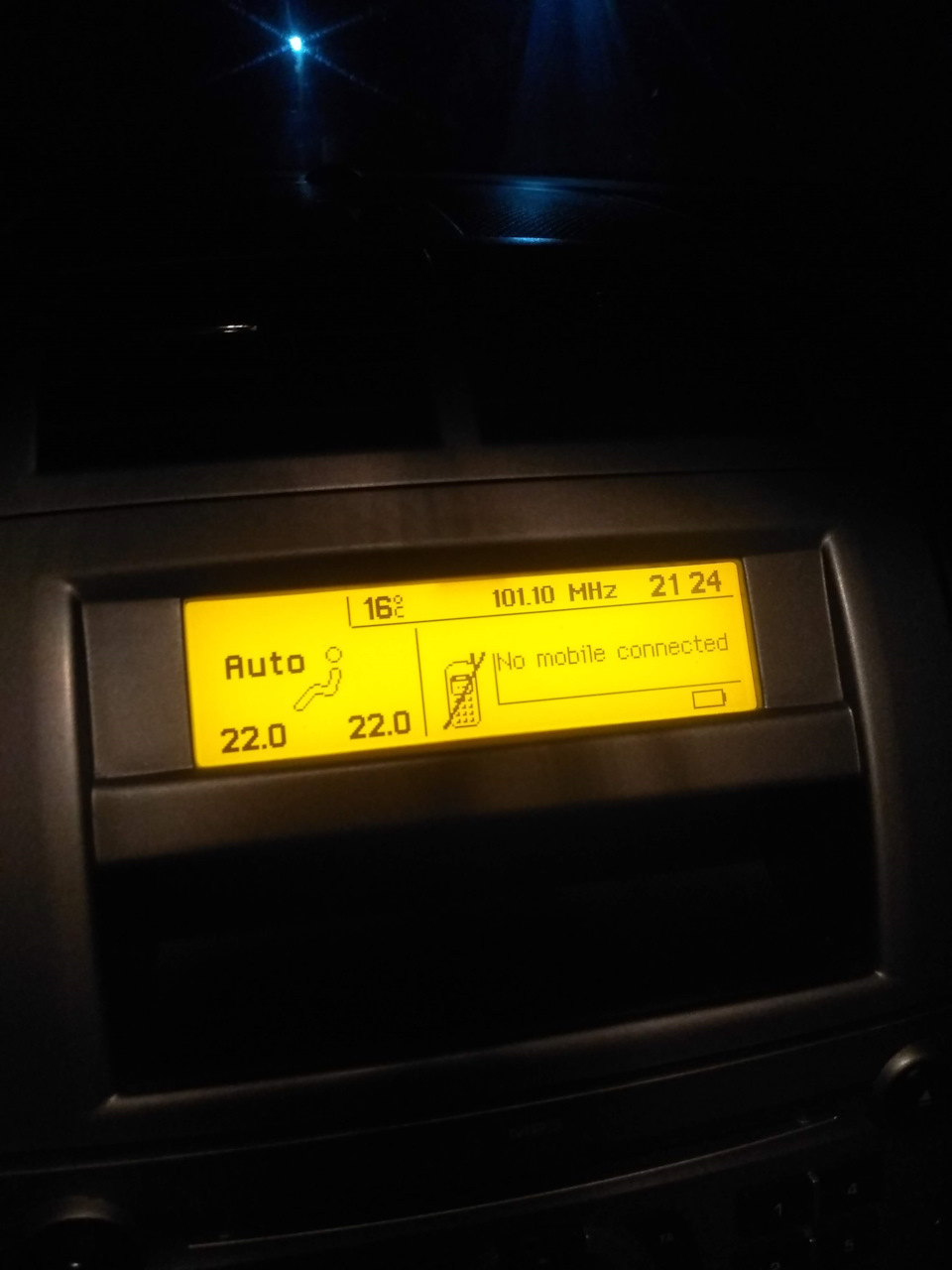 Заміна дисплейного модуля на Peugeot 407 2