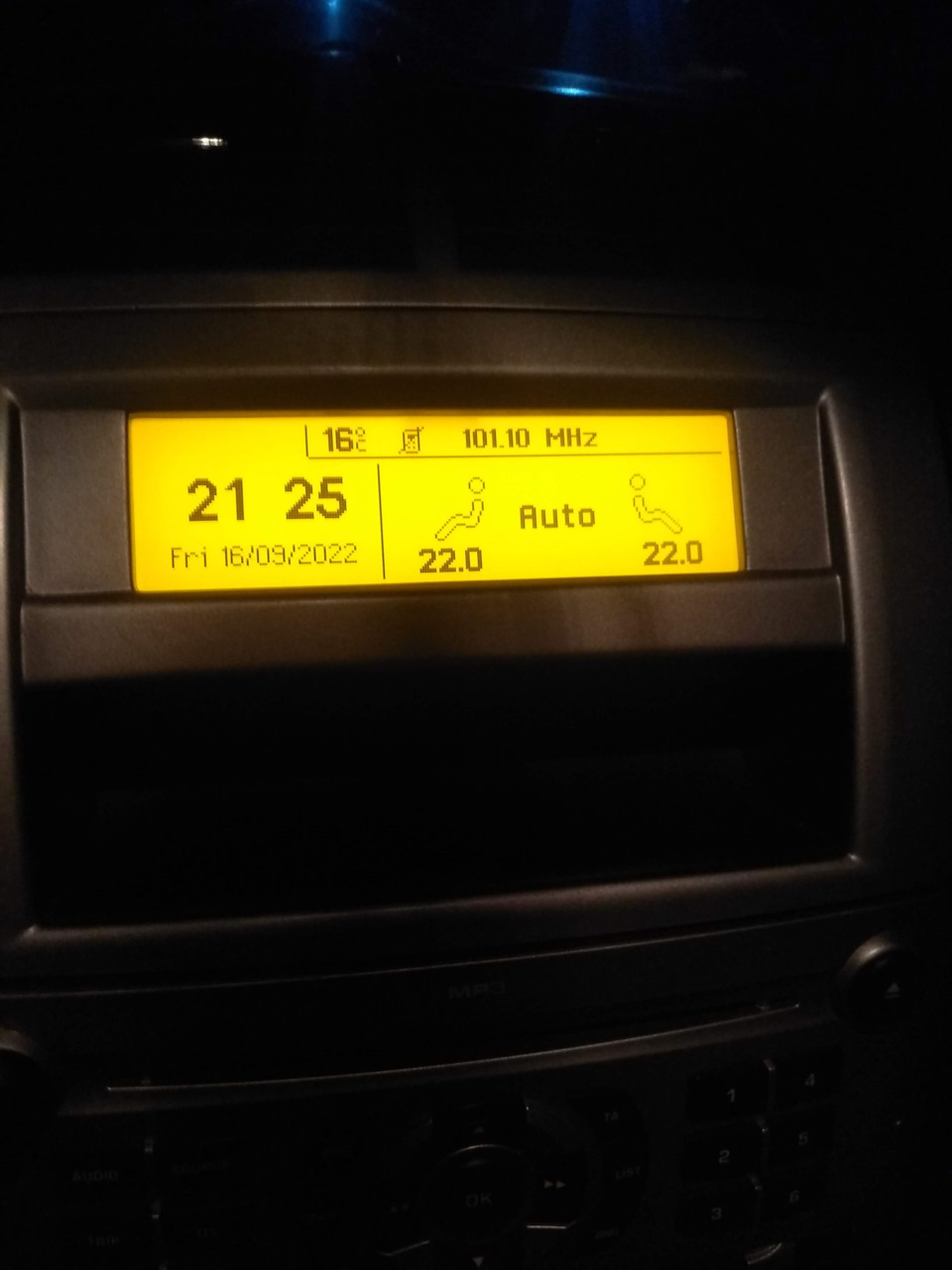 Заміна дисплейного модуля на Peugeot 407 4