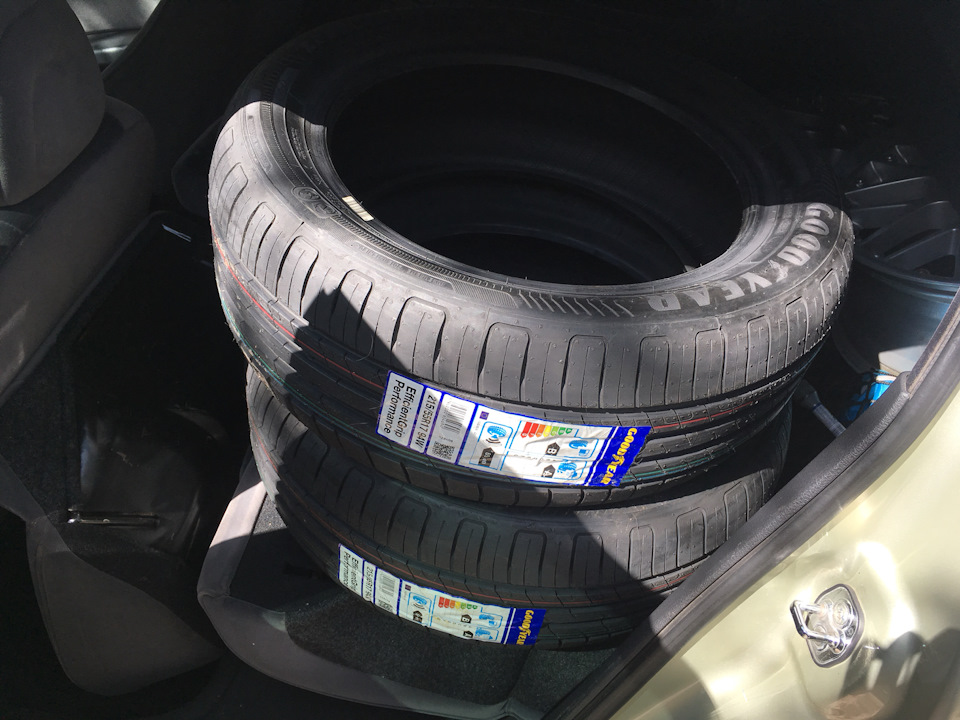 Goodyear Efficientgrip Performance 1
