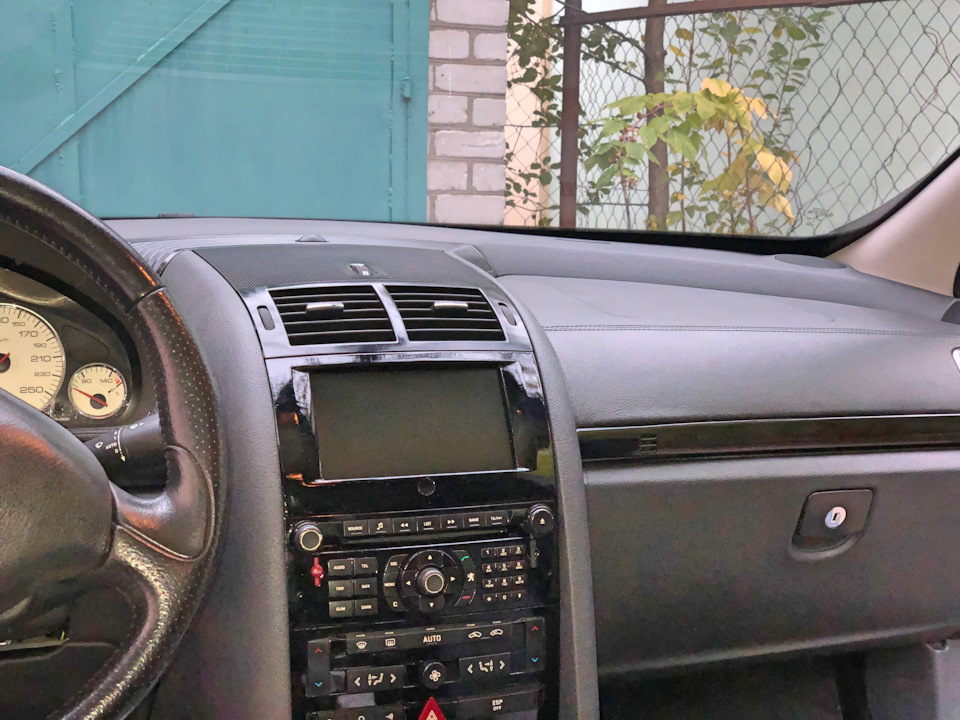 Шкіряна торпедо від Peugeot 407 coupe в седан 2