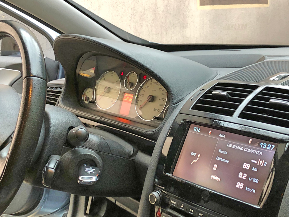 Шкіряна торпедо від Peugeot 407 coupe в седан 5