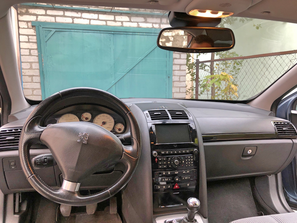 Шкіряна торпедо від Peugeot 407 coupe в седан 3