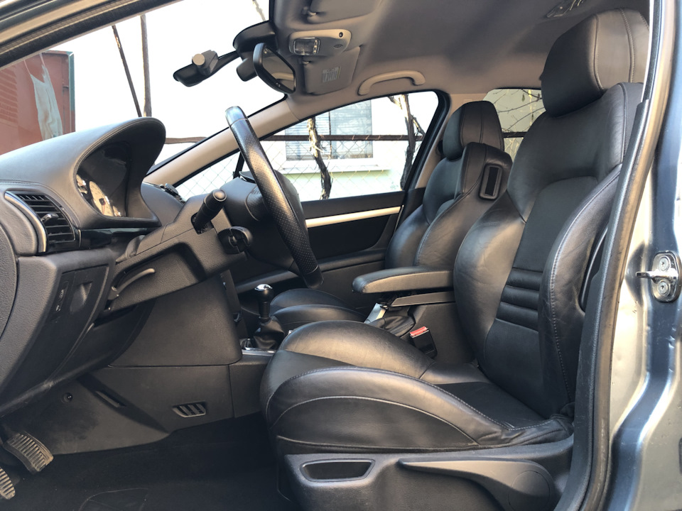 Шкіряні сидіння від Peugeot 407 coupe в седан 4