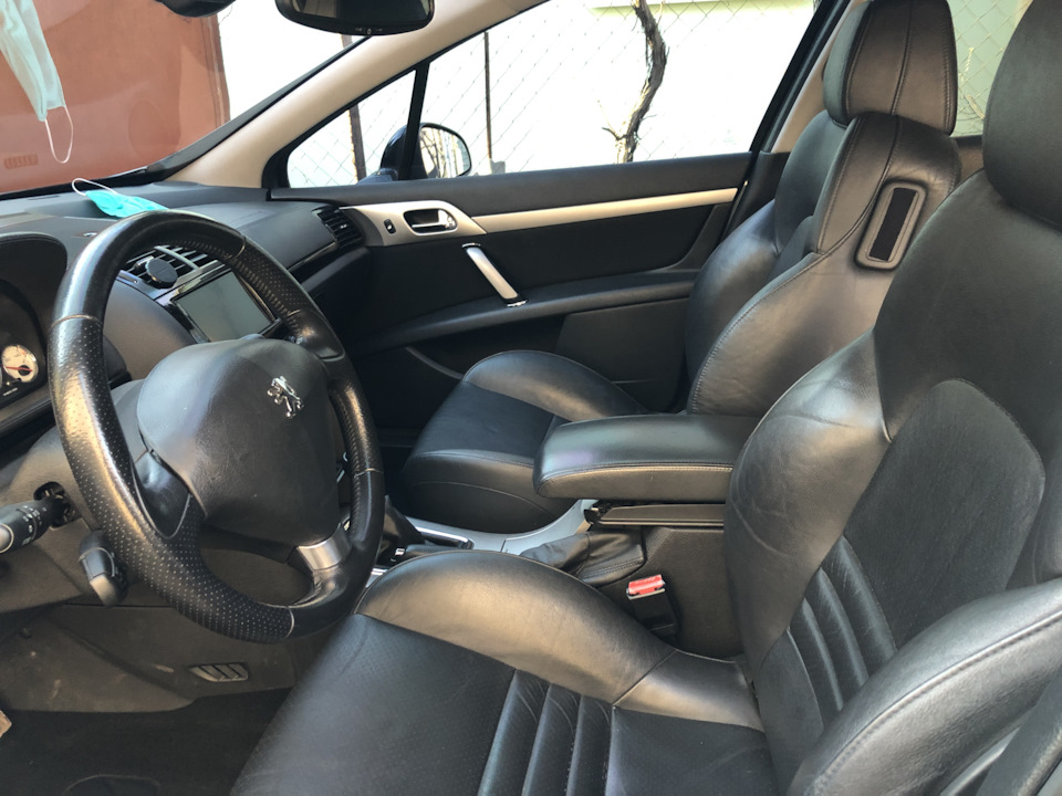 Шкіряні сидіння від Peugeot 407 coupe в седан 3