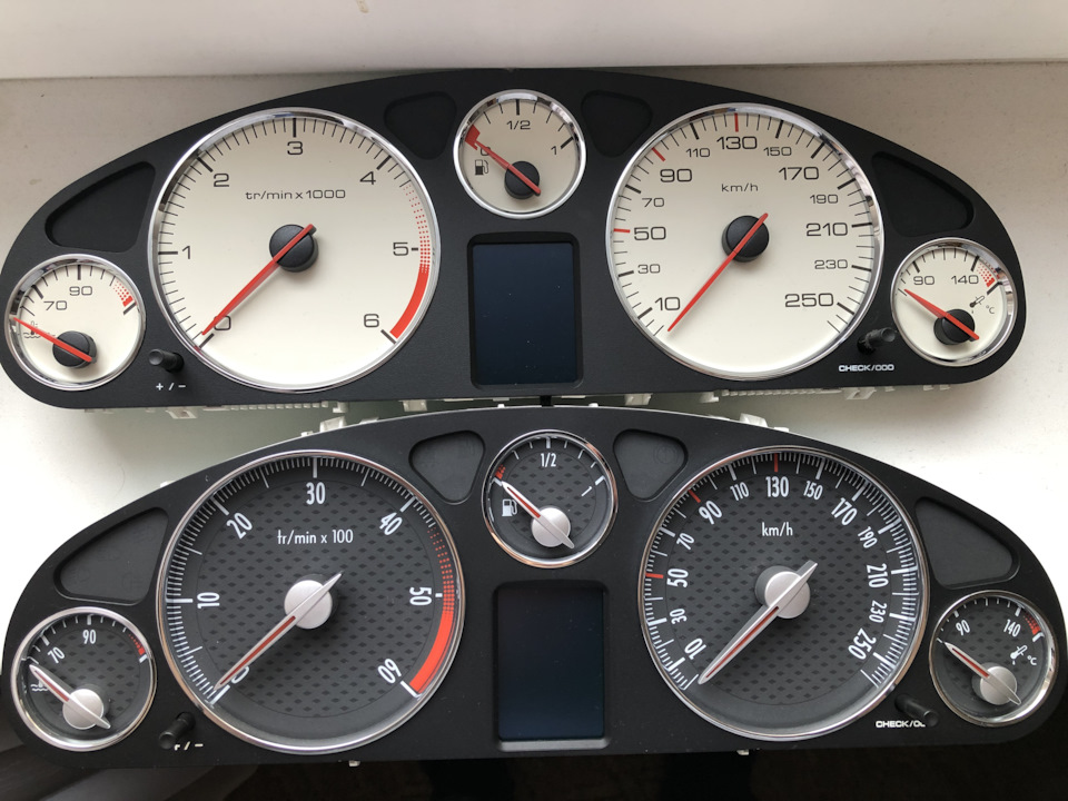 Приладова панель від Peugeot 407 coupe в седан 4