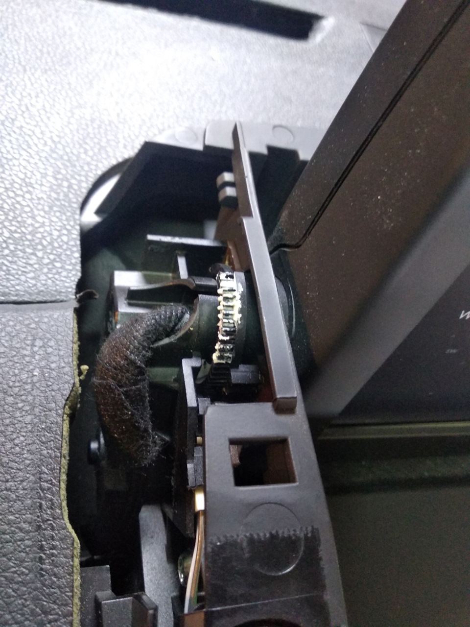 Помилка F034 та усунення скрипу дисплея 3