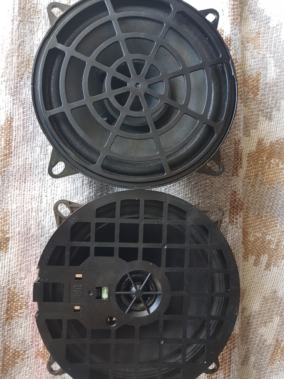 JBL динаміки. Зад. 3