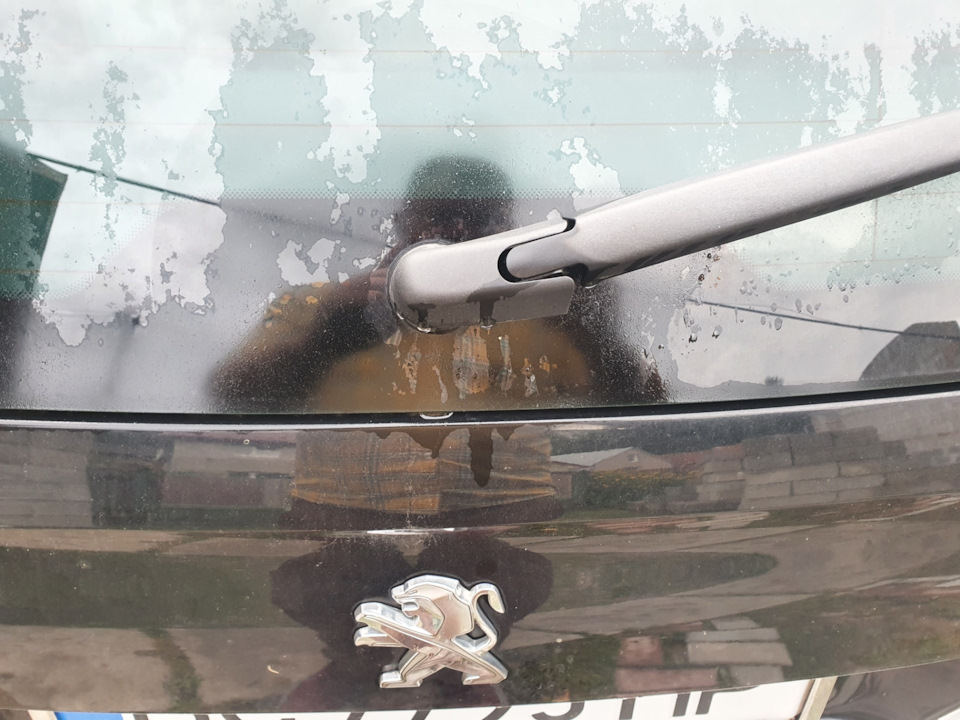 Заміна повідець заднього двірника 1