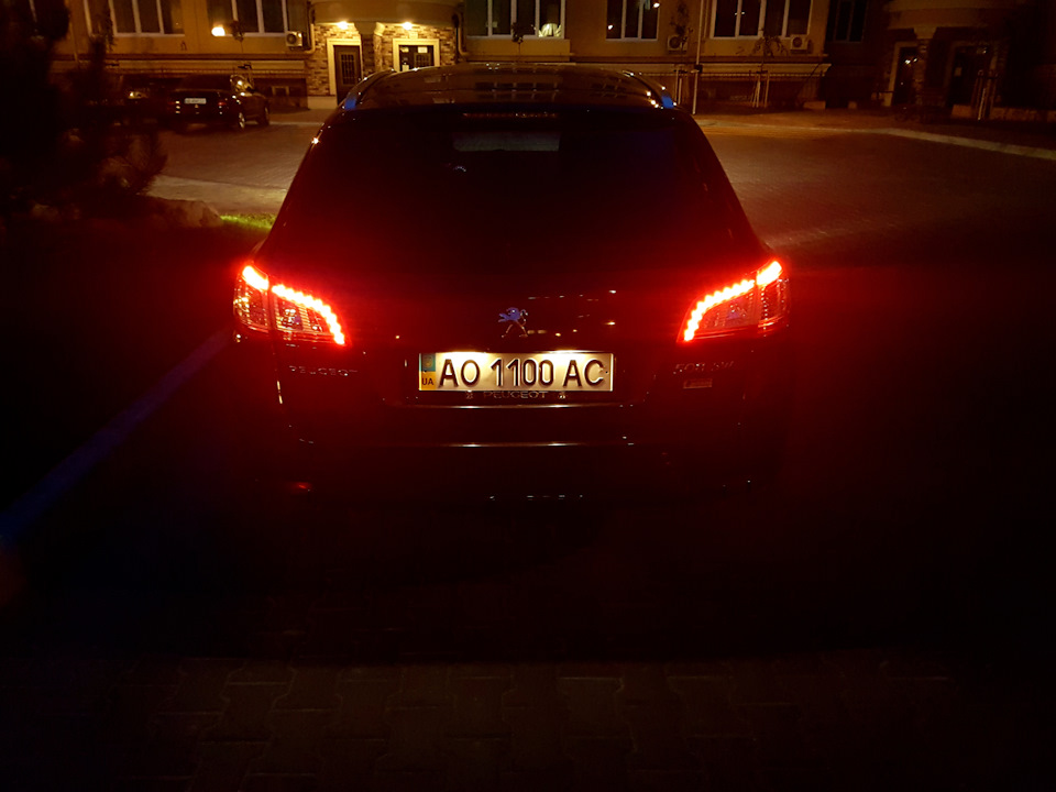 Парочка нічних фото Peugeot 508SW 1