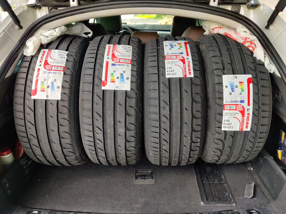 Обновка Tigar UHP 235/40 R19 1