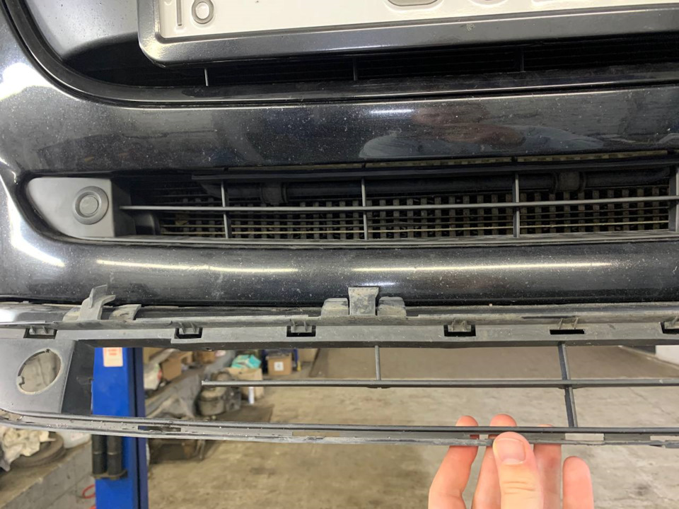 Заміна гальмівних колодок + запчастини бампера 3