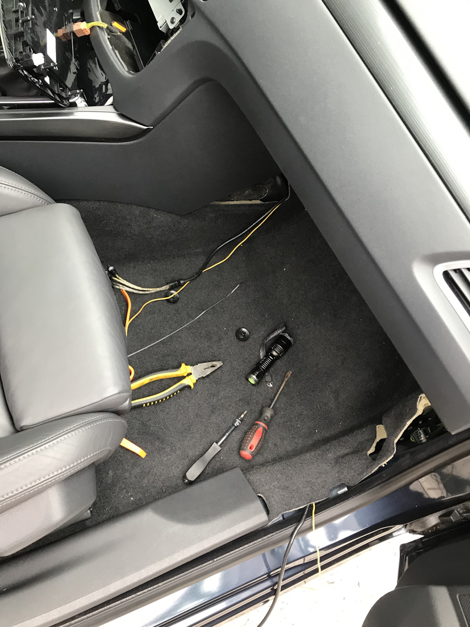 Підключення саба Peugeot 508 3
