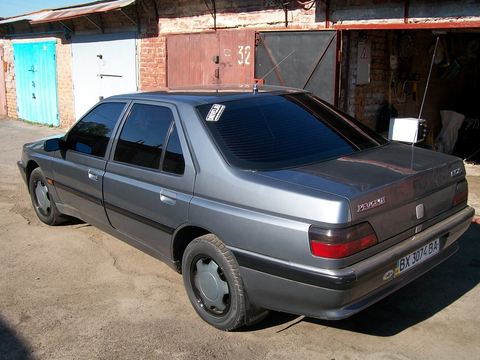 килимки і наклейка 2