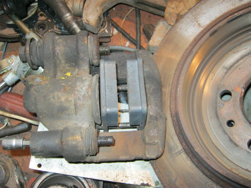 Приїхала задня підвіска. Зняв копита. 3