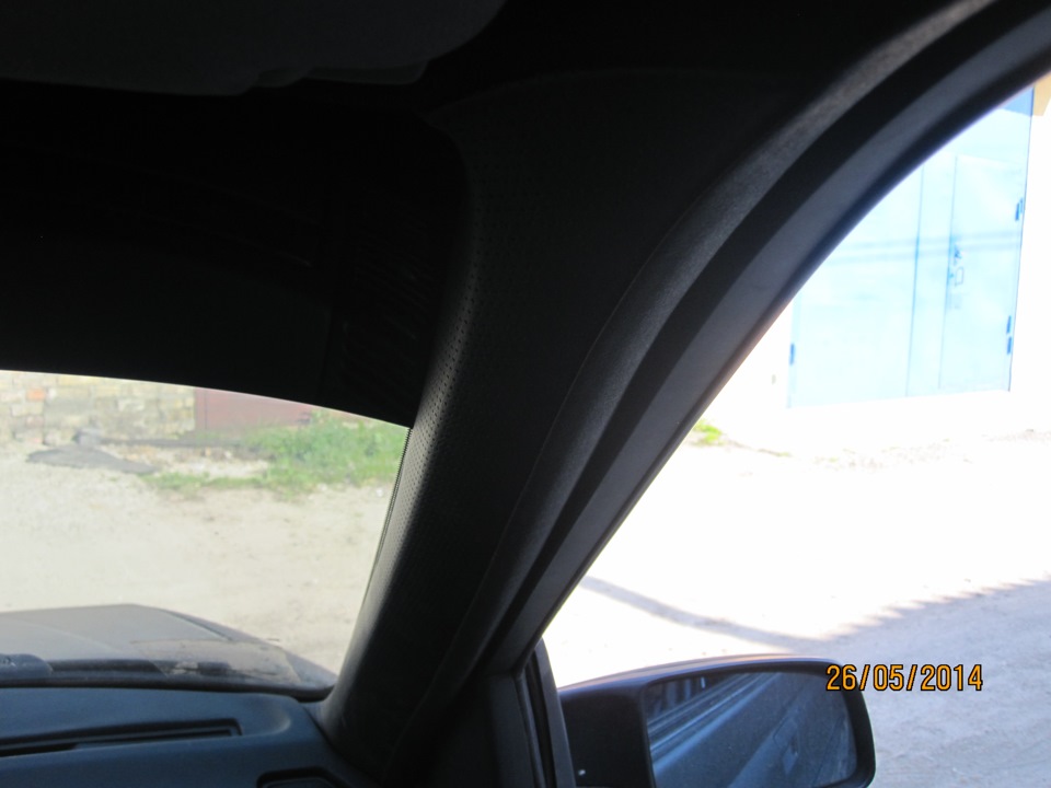 переклеїли стелю та стійки 4