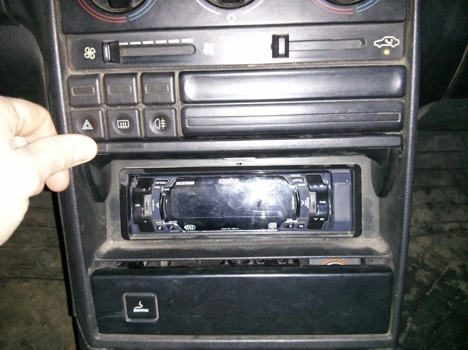 Ремонт-заміна магнітоли Clarion DXZ575USB