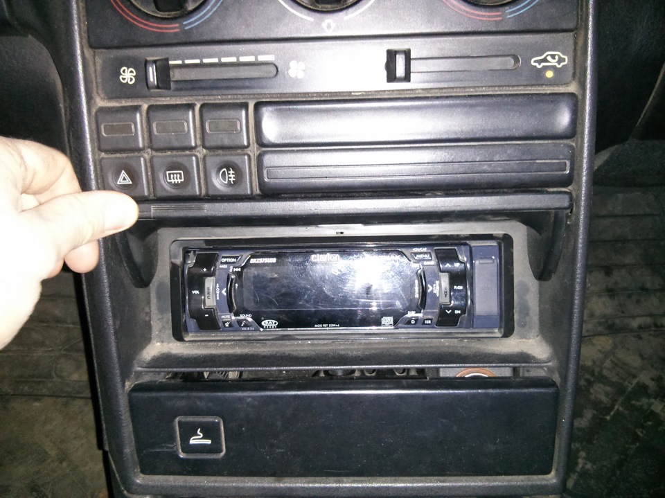 Ремонт-заміна магнітоли Clarion DXZ575USB 1