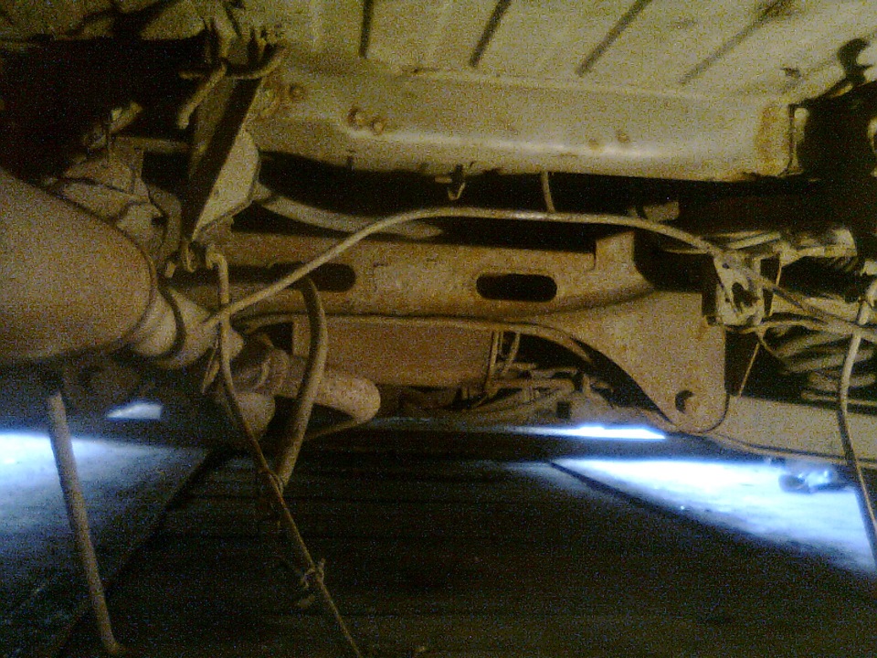 Заглянув під багажник... 1