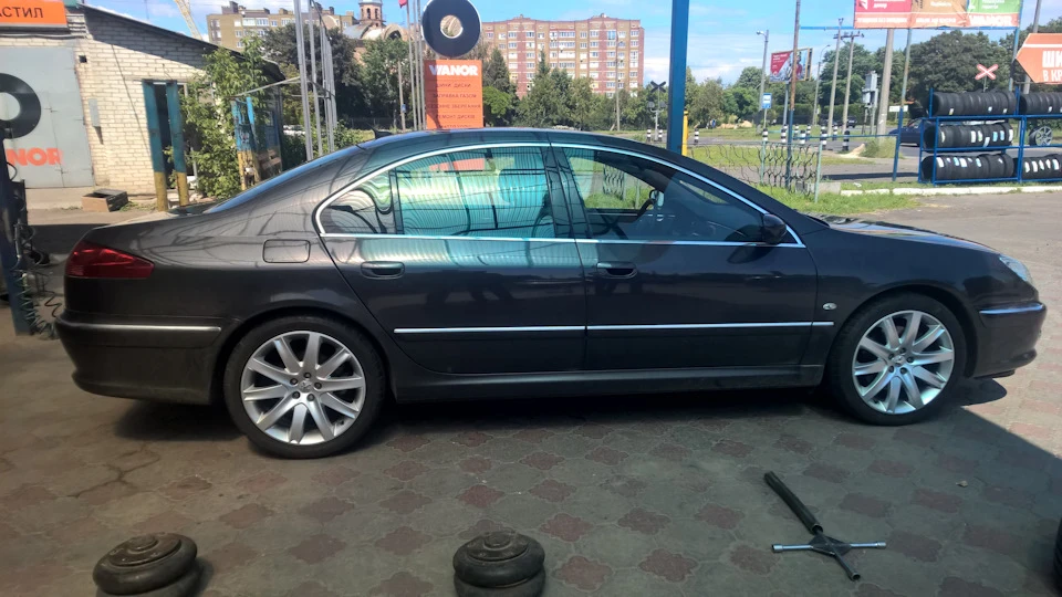 19 диски на 607. Оригінал від 407 coupe GT 245/40/19 гума.