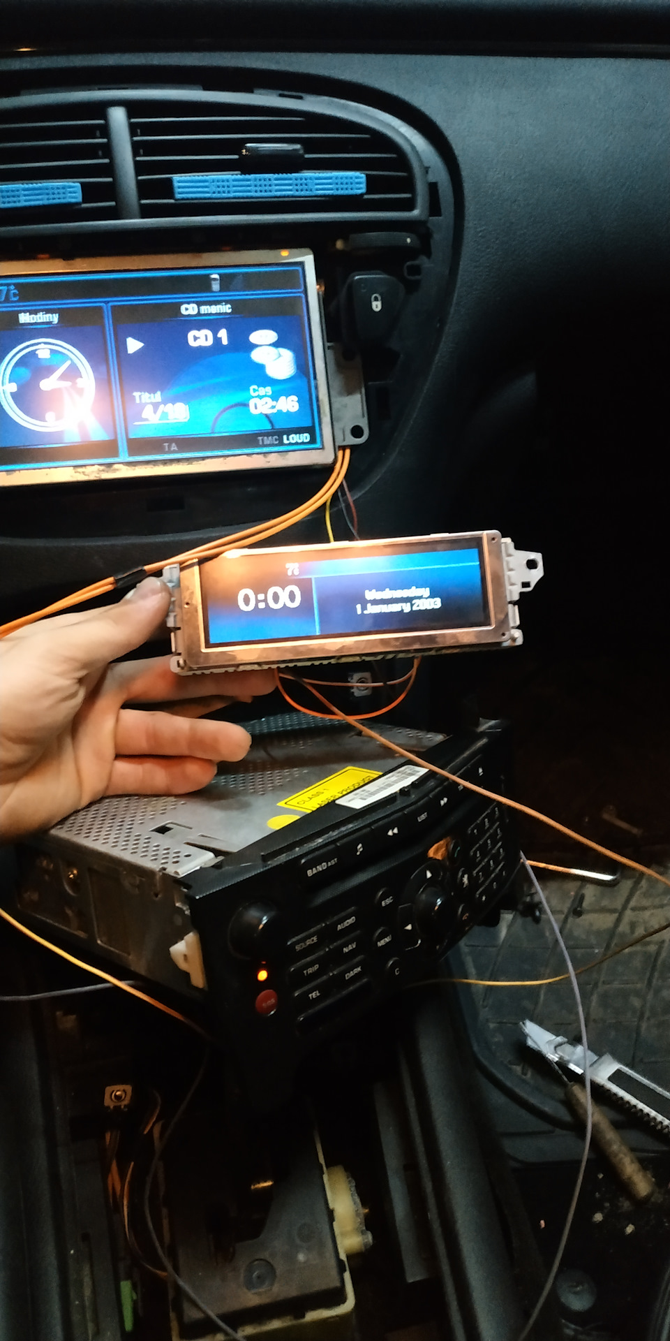 Зміна RD4 на RT3 або перехід на великий екран з навігацією та телефоном 3