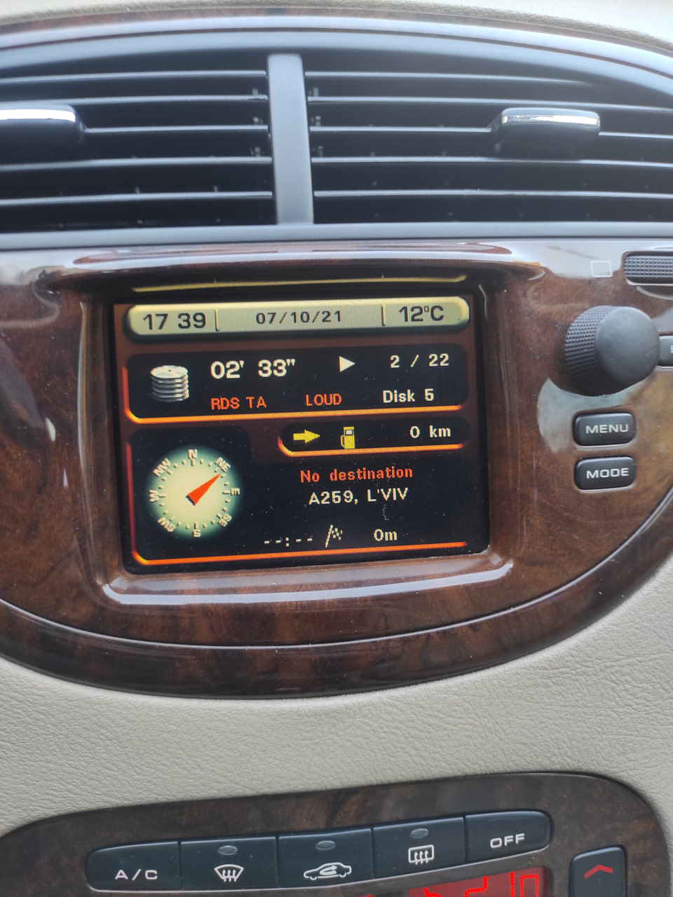 Штатний GPS навігатор 1