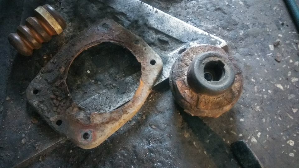 Опорна подушка, що лопнула, амортизатора 2