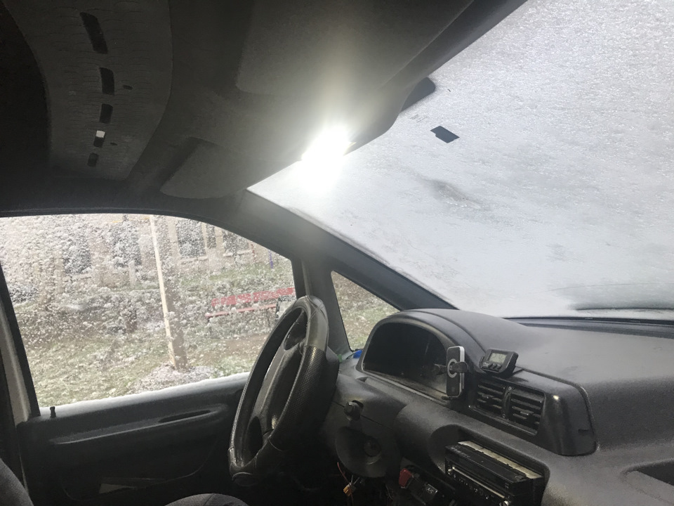 Світло салону+ підсвітка номерного знаку 4