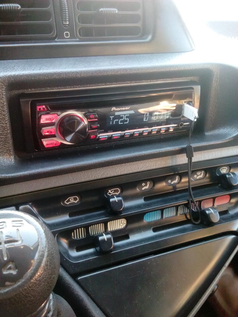 Pioneer DEH-09BT 3