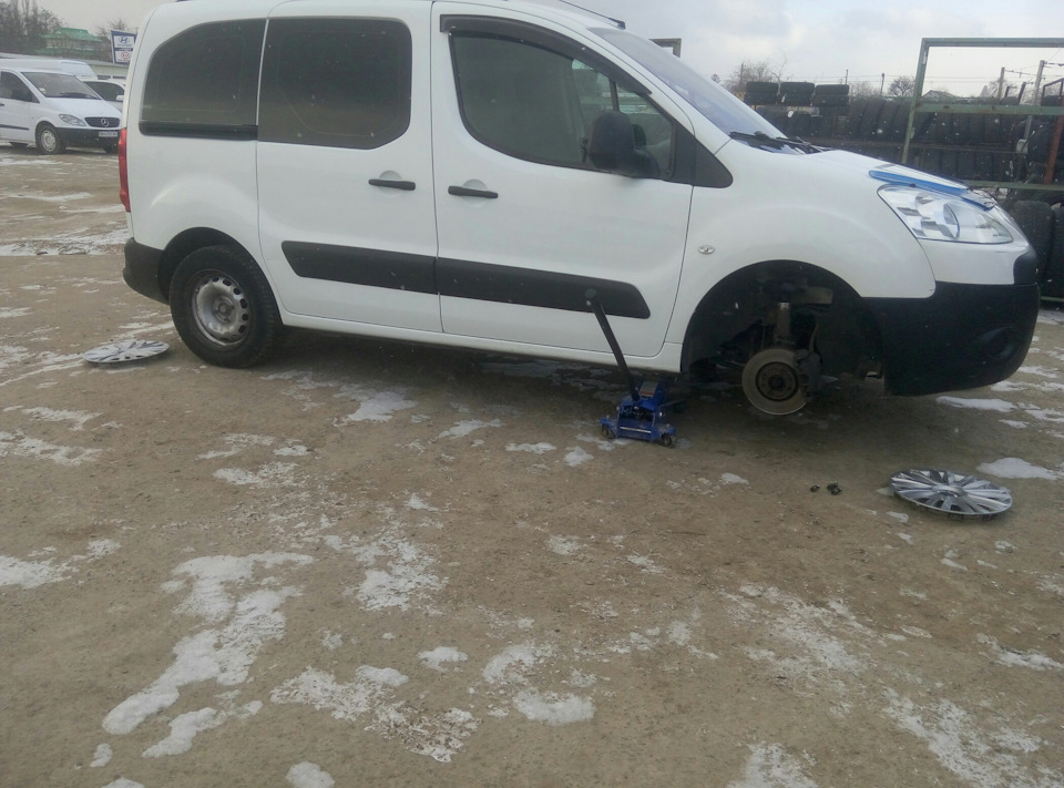 Перевзувся а-то їхати в карпати а задні у мене як бубан 1