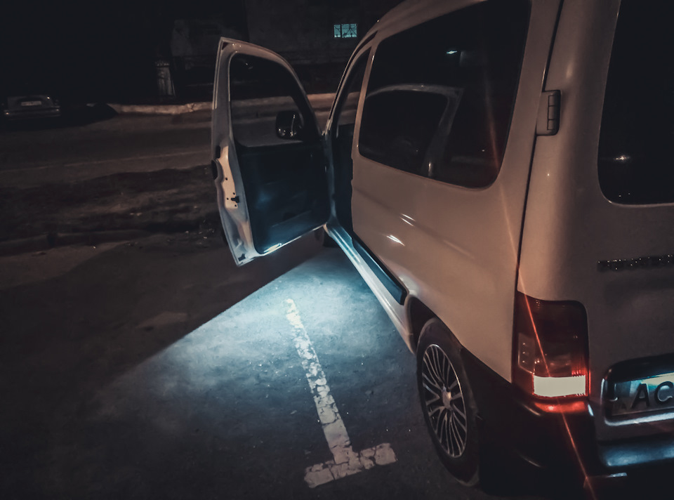 Підсвічування дверей Peugeot Partner 2