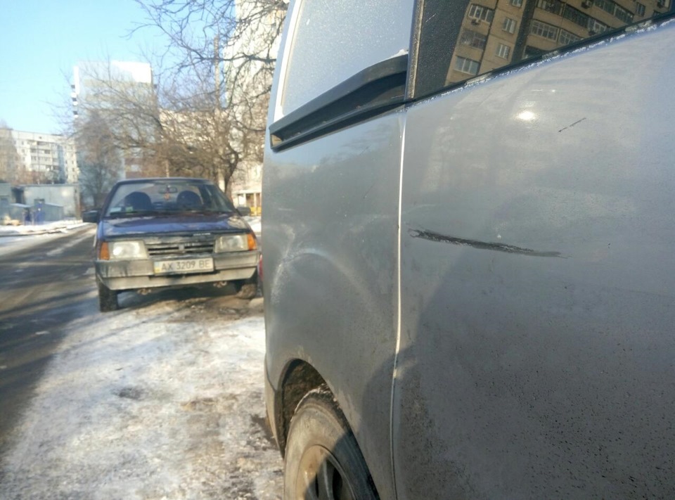Дряпали праві задні двері 1