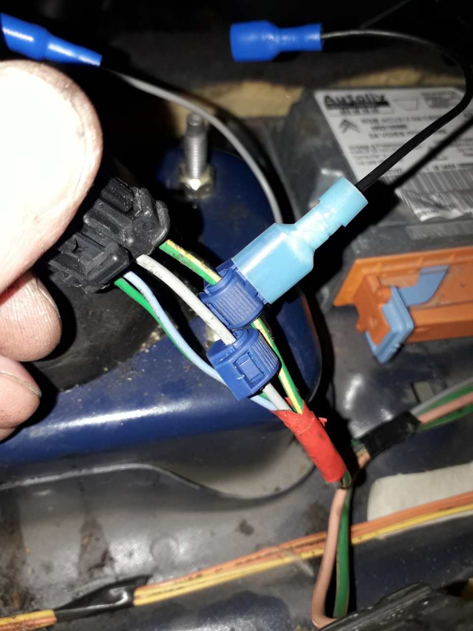 Стаціонарна USB розетка замість прикурювача 5