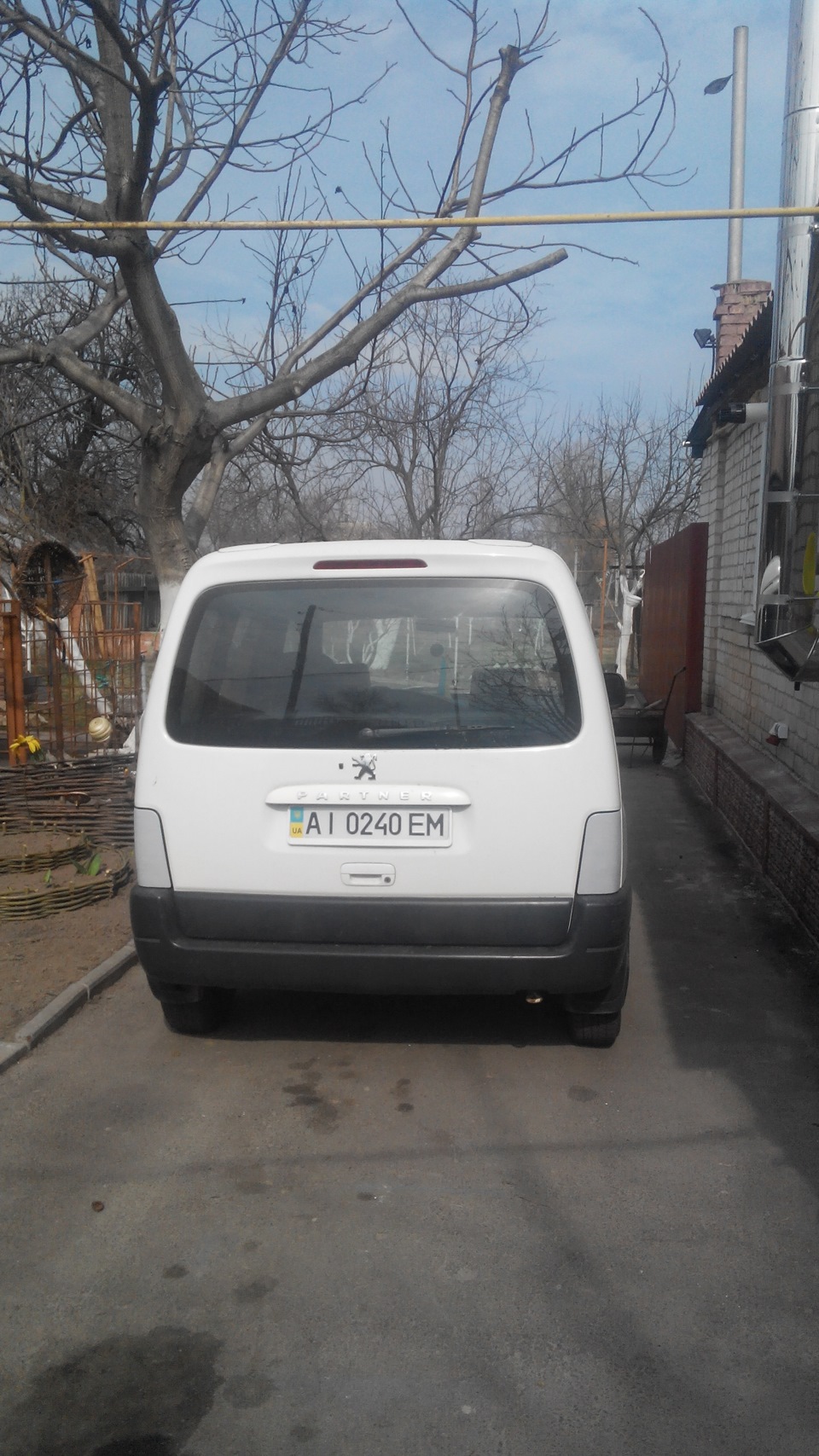 Наклеїв плівку на стопи 3